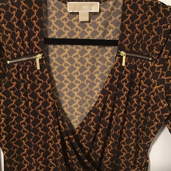 V-neck wrap blouse - Picture 2 of 8